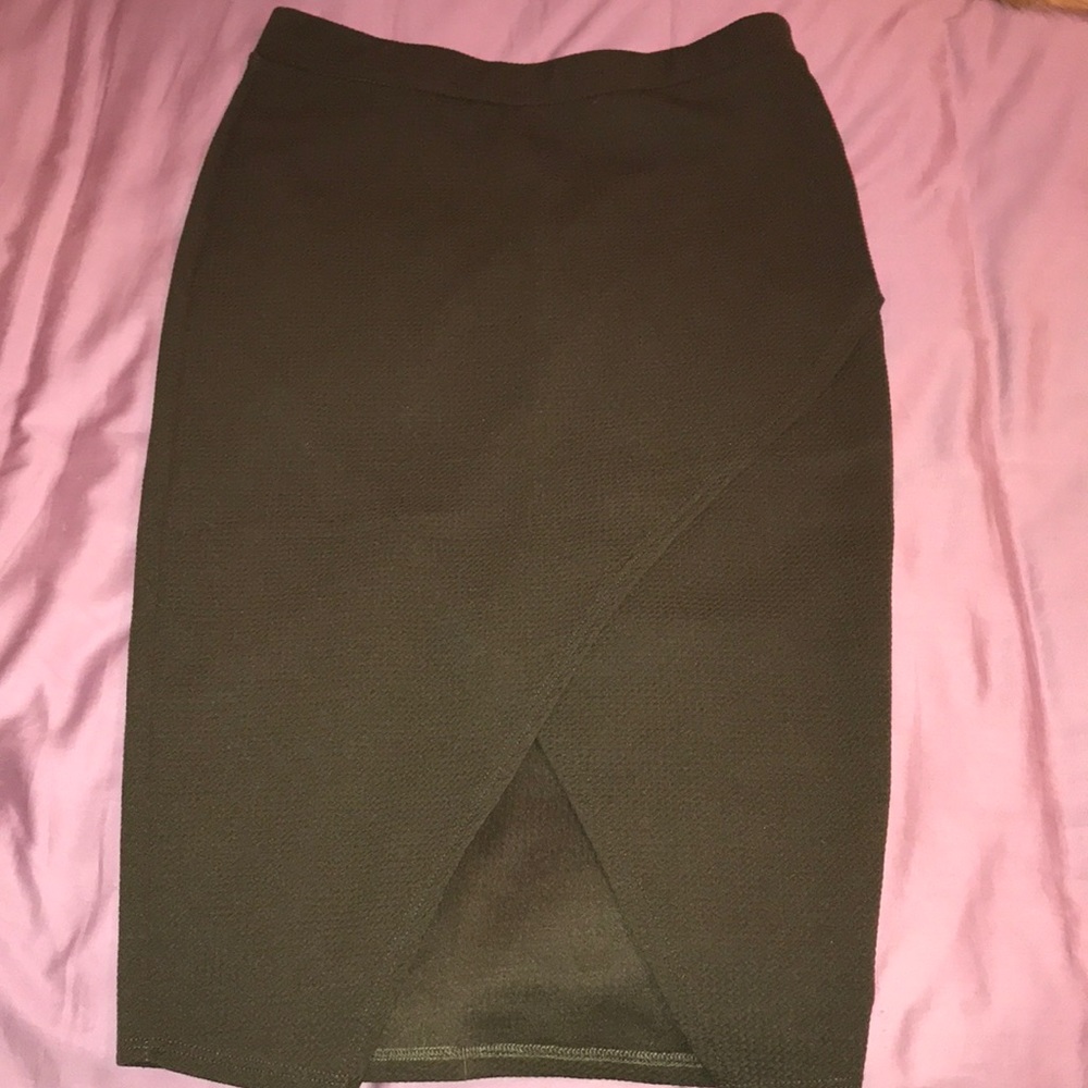 Pencil skirt with front slit.